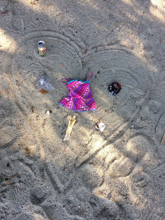 beach art made from litter